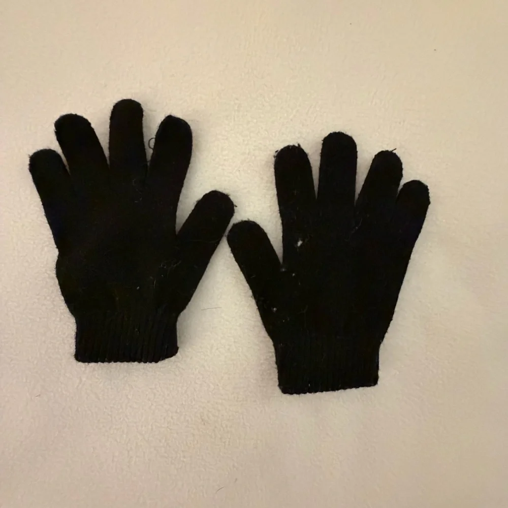 🎈 5/$5 Black Toddler Size Gloves